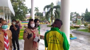 Pengurus Kwarcab Kota Pangkalpinang Bagikan Masker dan Hand Sanitizer