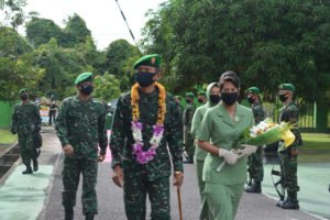 Awali Tugas Danrem 045/Gaya, Kolonel CZI M Jangkung di Sambut Tradisi Korp Satuan