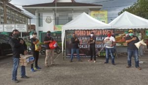 IKT Salur Bantuan Lewat Posko Bansos Kejari dan Pokja Wartawan PGK