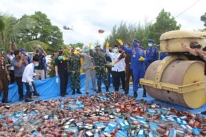 Danrem 045/Gaya Hadiri Pemusnahan Miras Ilegal Oleh Polda Babel