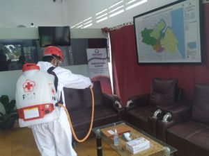 Hadapi New Normal, PMI Babel Semprotkan Disinfektan ke Kantor Ombudsman