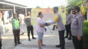 Di HUT RI ke- 75, Polres Pangkalpinang Salurkan Beras ke Warga Kurang Mampu dan Terdampak Covid-19