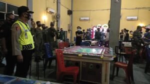 Sanksi Nyapu Menanti Warga PGK yang Tak Gunakan Masker