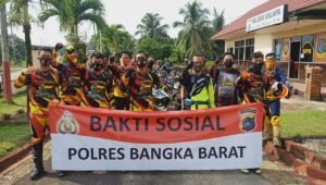 Kapolres Babar Salur Sembako dan Masker Sekaligus Tnjau TPS Terjauh di Polsek Kelapa