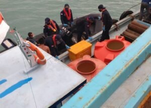 KN Alugara dari Pangkalan Penjaga Laut dan Pantai Kelas I Tanjung Priok Amankan KIP