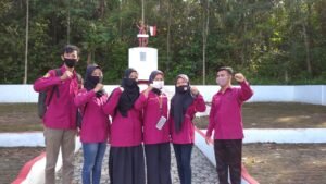 Mahasiswa Stisipol Pahlawan 12 Sungailiat Bangka Ziarah ke Makam Pahlawan 12