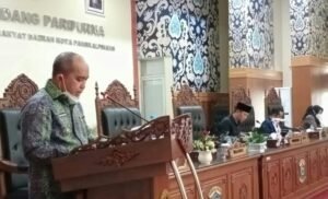 Molen Hadiri Rapat Paripurna Masa Persidangan I