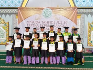 68 Orang Santriwan Santriwati LPPTKA BKPRMI Bangka Ikuti Wisuda