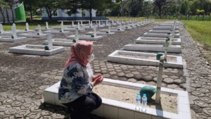 Jelang Ramadhan 1442 H, Sekda Kota Pangkalpinang Ziarah ke Makam Ayahanda