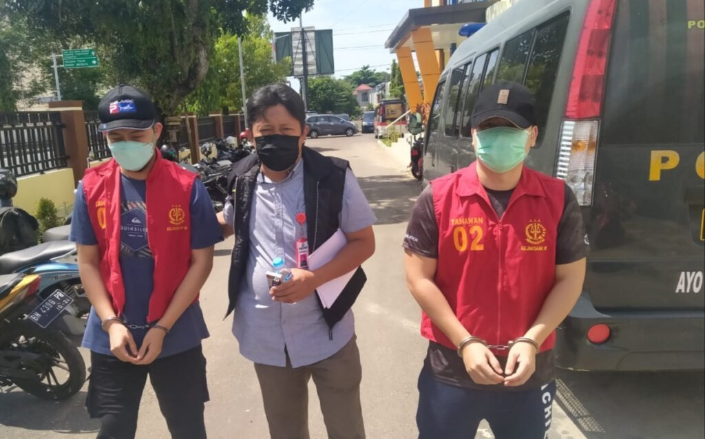 Penyidik Pidsus Kejari Pangkalpinang Serahkan Tersangka Korupsi KMK Bank BRI ke Tim JPU