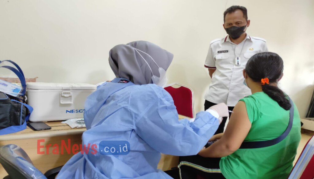 Pedagang dan Pengunjung Pasar Rumput Jadi Sasaran Suntik Vaksin Covid-19