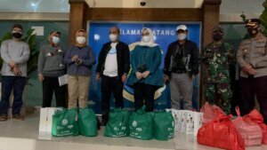 Wali Kota Pangkalpinang Berikan Bantuan Sosial ke Warga yang Jalani Isoman Covid-19