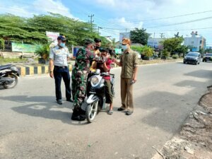 Jelang Idul Adha 1442 H, Babinsa Koramil 431-01 Jebus Berikan Imbauan Prokes Covid-19 ke Masyarakat