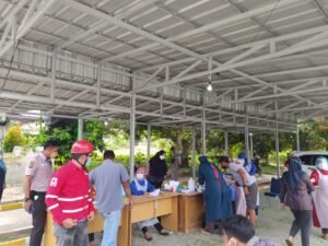 Tracking Covid-19, PMI Bersama Tim Satgas Swab 100 Pegawai PLN