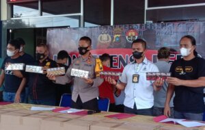 Polisi Amankan Pelaku Penimbunan Rokok Tanpa Dilengkapi Cukai Senilai 1 Milyar Lebih