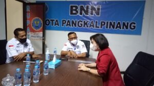 Datangi BNN Kota Pangkalpinang, Me Hoa di Beri Bekal oleh Jenderal Bintang Satu