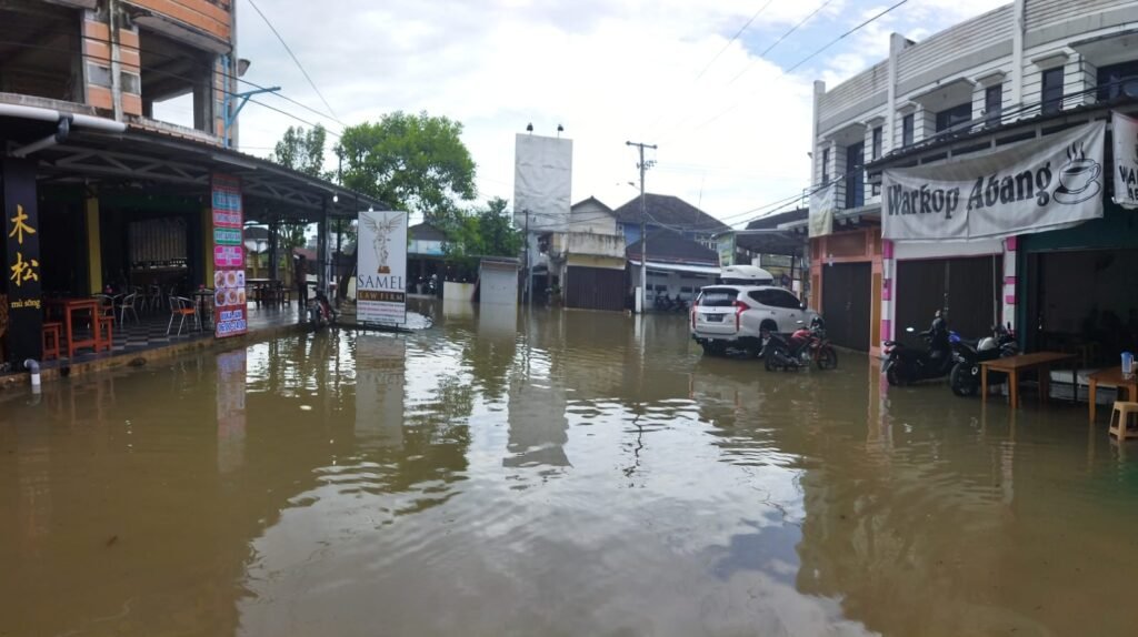 Akibat Hujan Deras Sejumlah Titik di Pangkalpinang Terendam