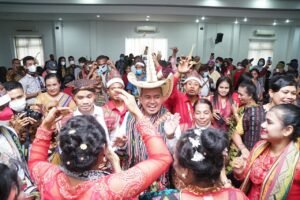 Lantik Pengurus Keluarga TIROSA Pangkalpinang, Wali Kota Molen Kenakan Topi Khas Pulau Rote