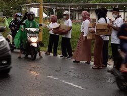 Isi Momen Ramadhan, Kartini Perindo Kabupaten Babar Berbagi Takjil