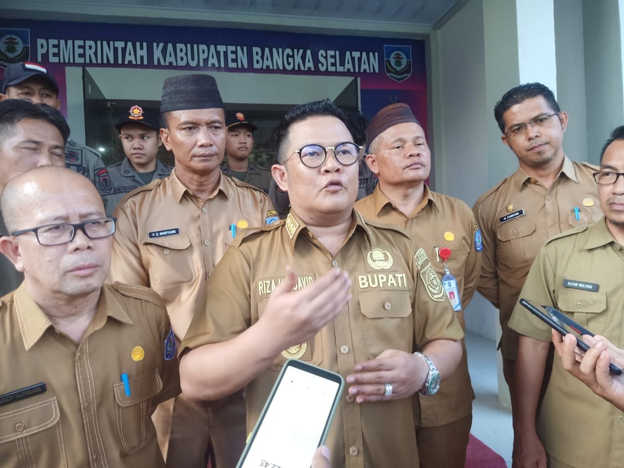 Bupati Riza Akan Test Urine Seluruh Pegawai Pemkab Basel