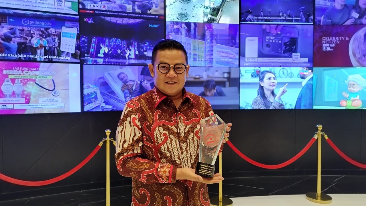 Bupati Basel Terima Penghargaan Indonesia Visionary Leader 2022