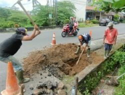 Pelayanan Perumdam Tirta Pinang Terganggu Akibat Pipa Bocor di Jalan Basuki Rahmat Kelurahan Batu Intan