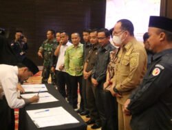 Panwaslu Kelurahan/Desa se-Bangka Tengah Dilantik, Bupati Tekankan Integritas dan Profesionalisme