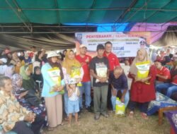 Pemdes Bikang Bagikan BLT dan Beras Kepada 53 KPM, Bupati Riza Puji Kinerja Kades