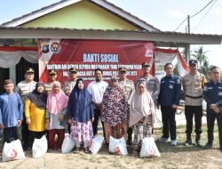 Sambut HUT Humas Polri Ke 72, Humas Polda Babel Gelar Aksi Bakti Sosial Pemberian Air Bersih Kepada Masyarakat