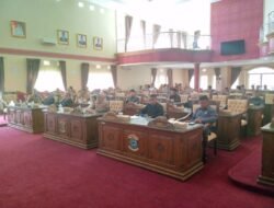 Wakil Ketua DPRD Bangun Jaya Pimpin Paripurna Pandangan Umum Fraksi Terhadap Tiga Raperda Kota Pangkalpinang