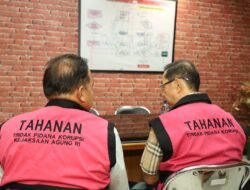 Kejagung Serahkan Tersangka dan Barang Bukti Tahap II Perkara Komoditas Timah atas nama Tersangka TN alias AN dan Tersangka AA