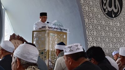 Jadi Khotib di Masjid Kubah Pangkalpinang, Erzaldi : Perbanyak Sholawat InsyaAllah Hidup Terasa Nikmat