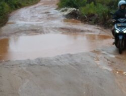 Jalan Pijal Melayu Menuju Pantai Kubu Rusak Parah, Kades Keposang Akan Panggil Para Pengusaha Dalam Waktu Dekat