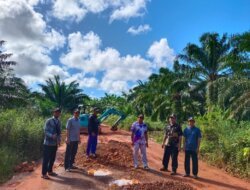 Perbaikan Jalan Rusak di Keposang: Sinergi Pemerintah Desa dan Pengusaha Lokal