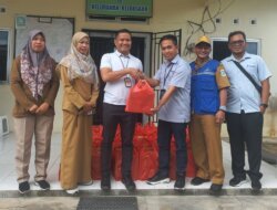 PT Timah Serahkan Bantuan Makanan Cepat Saji Bagi Warga Pangkalpinang Terdampak Banjir