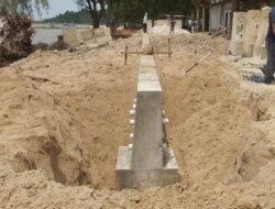 Cegah Abrasi dan Dukung Destinasi Wisata di Karimun, PT Timah Pasang Penahan Abrasi di Pantai Pongkar