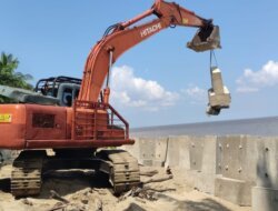 PT Timah Pasang Penahan Abrasi di Pantai Asmara Dewi Karimun, Warga Lebih Tenang dan Berharap Tak Kena Banjir Rob Lagi 