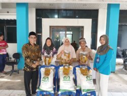 Pj Kepala Desa Bangka Kota Salurkan Bantuan Cadangan Pangan di Hari Pertama Menjabat​