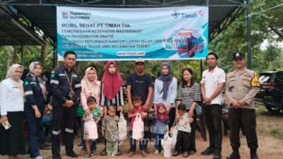 Dukung Penanganan Stunting, PT TIMAH Tbk Serahkan Puluhan Paket Makanan Tambahan untuk Warga Teluk Uma