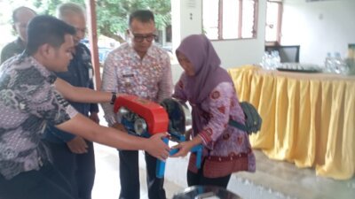 Dukung UMKM, Wabup Syahbudin Serahkan Bantuan Mesin Pengolah