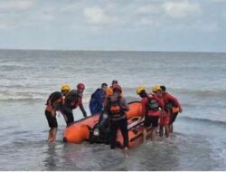 Terseret Ombak di Pantai Teluk Uber, Tim SAR Gabungan Lakukan Pencarian Korban Aditya