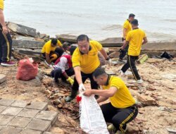 Wujudkan Cinta Alam, Polres Bangka Selatan Gelar Gerakan Aksi Bersih Nasional di Pantai Nek Aji