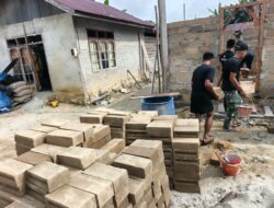 Semangat Gotong Royong, Satgas TMMD Ke- 127 Kodim 0432/Basel dan Warga Bersihkan Akses Penghubung Desa