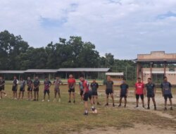 Pererat Kemanunggalan, Satgas TMMD Ke-127 Olahraga Bareng Warga Desa Penutuk