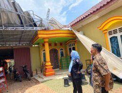 Sambangi Korban Puting Beliung di Desa Sadai, Wabup Debby Pastikan Bantuan Cepat Tersalurkan