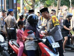 Polda Babel Bagikan 1.300 Paket Takjil Di HUT Ke 23, Irjen Pol Viktor : Intinya Kita Berbagi
