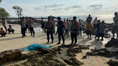 BREAKING NEWS : Tim SAR Brimob Polda Babel Evakuasi Temuan Mayat Tanpa Identitas Di Pantai Kepala Dua Desa Tanjung Gunung