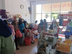 Berburu Bahan Kue Jelang Idul Fitri, Toko Hanna Bangka Selatan Ramai Antrean Pembeli