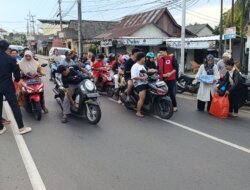 Solid Bergerak, PAC PDI Perjuangan Toboali Salurkan 200 Paket Takjil untuk Masyarakat