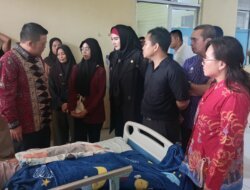 Sentuhan Hangat Riza-Debby Sapa Pasien di RSUD Junjung Besaoh Usai Terima Keluhan Warga